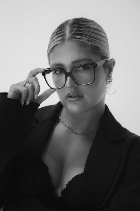 Behind the Lens: How Professional Photographers Use SAINT STUDIO for Stunning Shoots